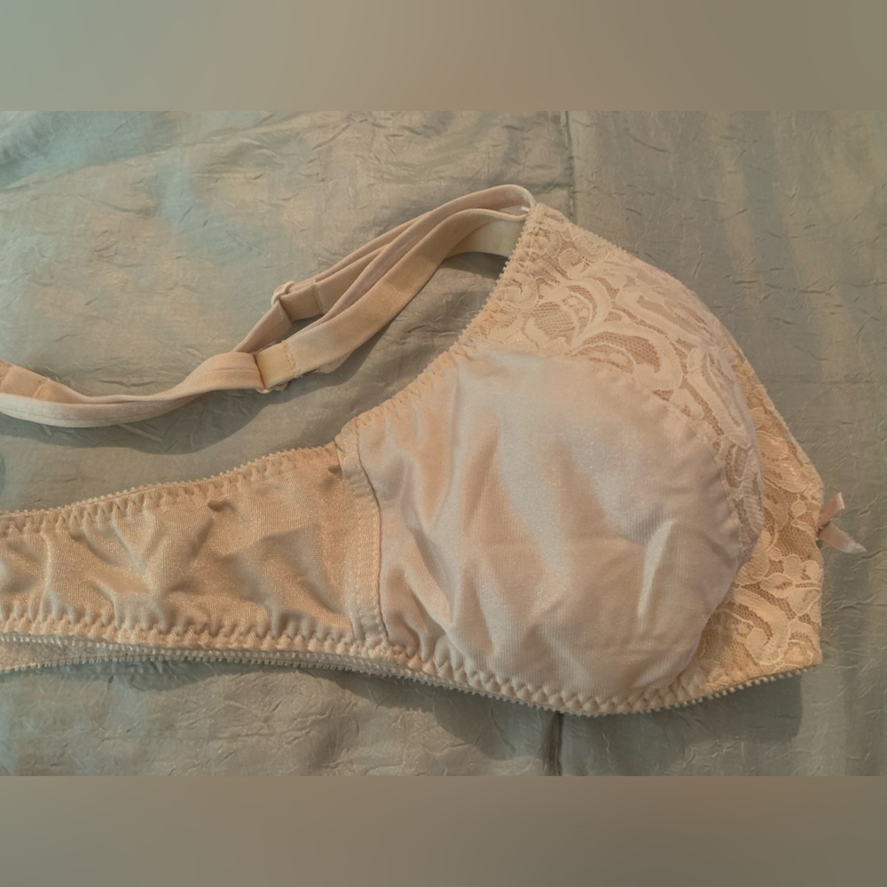 ❤️3/$30 Olga 36 C bra